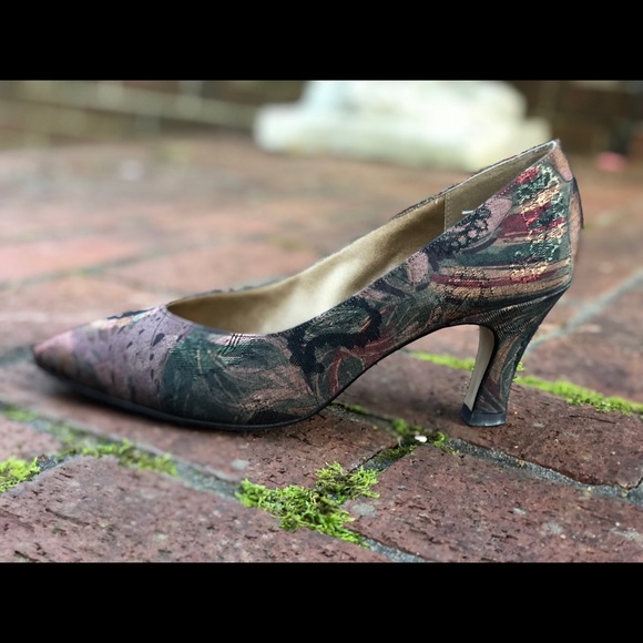 Life Stride Size 8 Heels - Picture 2 of 5